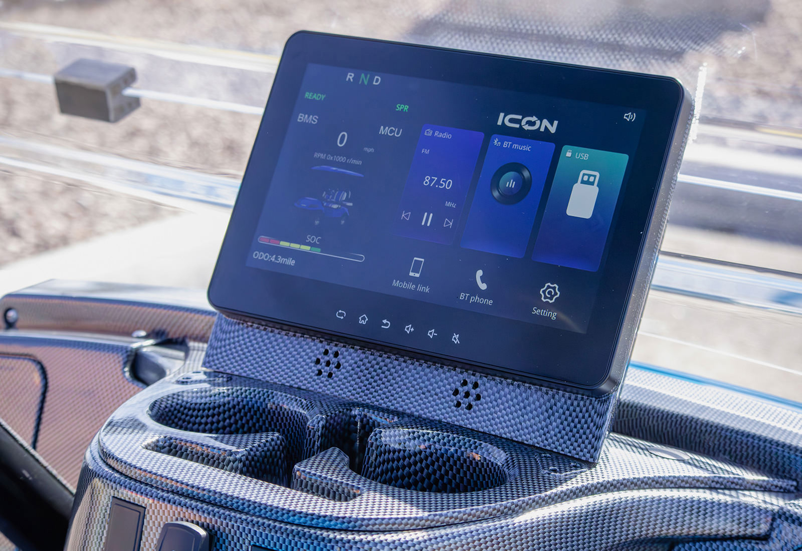 2025 ICON i40 view 6