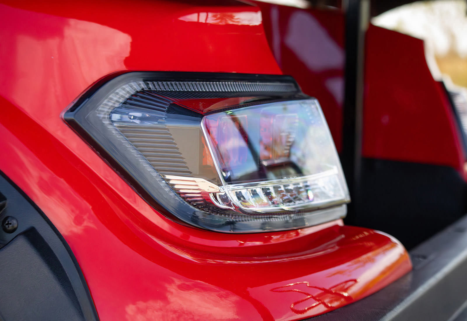 2025 ICON i40L view 28