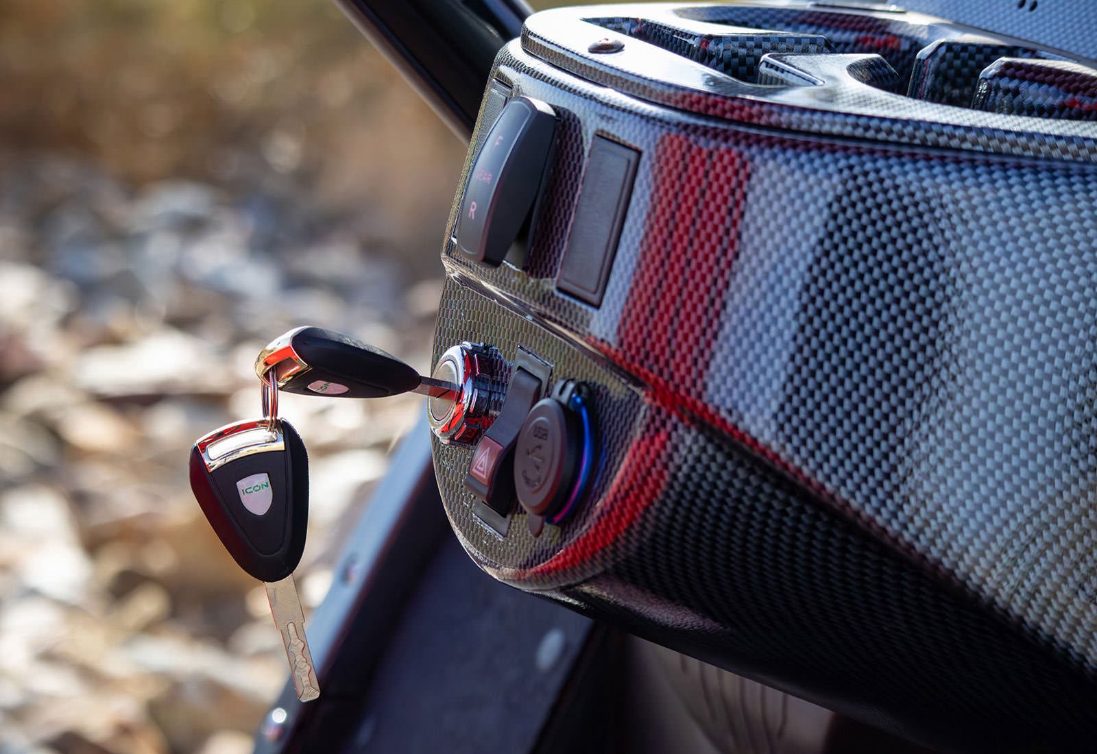 2025 ICON i40L view 7
