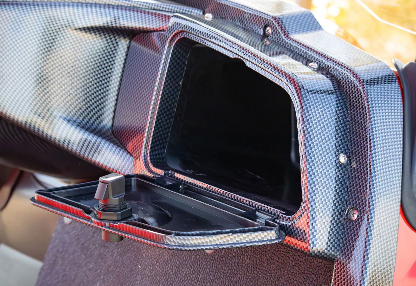 2025 ICON i40L view 8