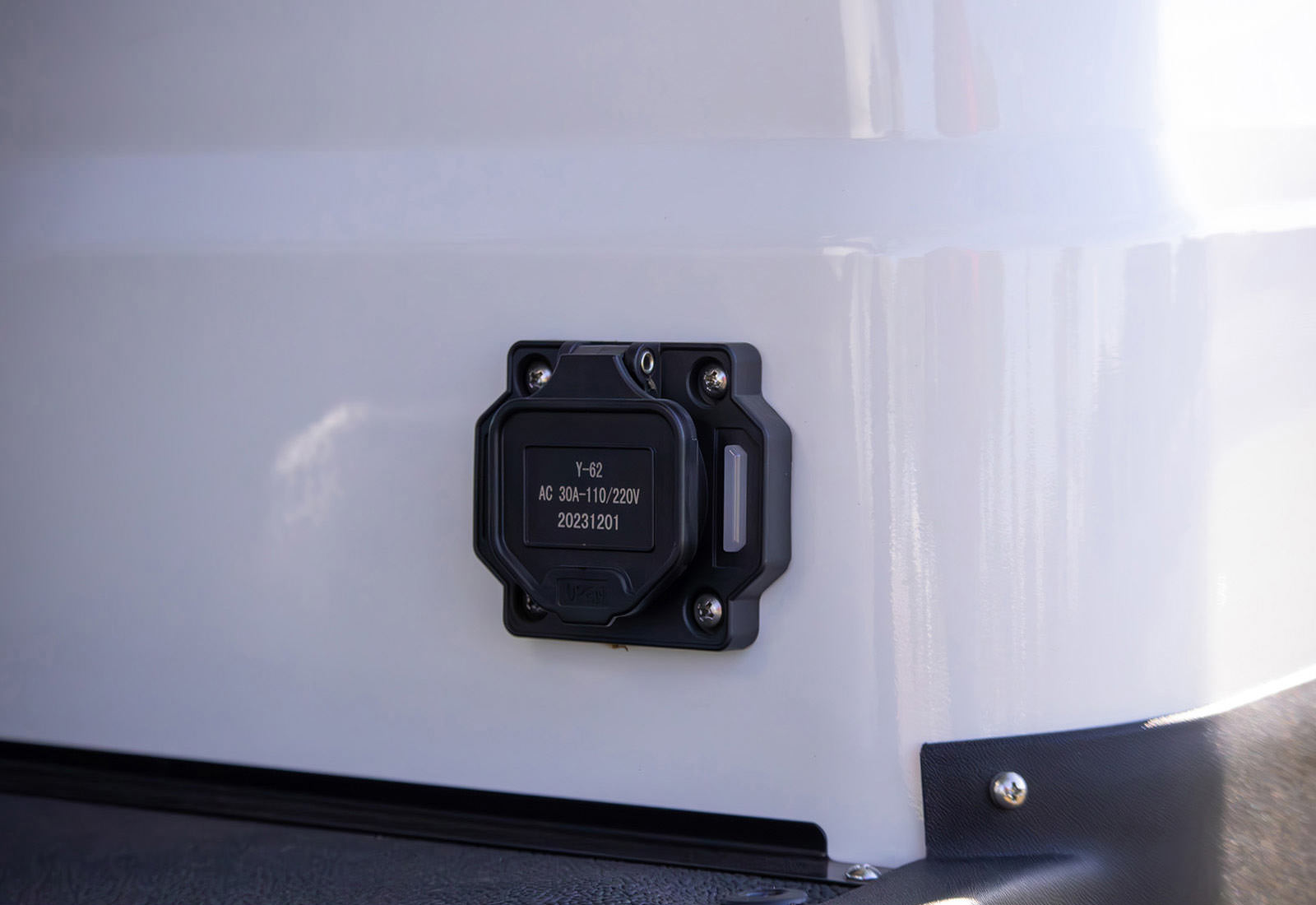 2025 ICON i60L view 24